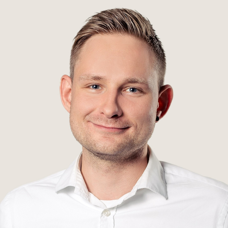  Dennis Haustein